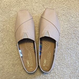 TOMS Women's Beige Canvas Flats